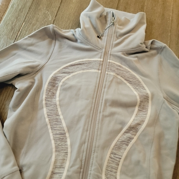 Lululemon In Stride Jacket 6 - Picture 2 of 16